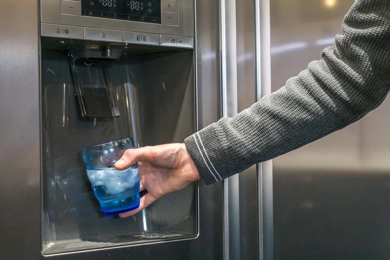 refrigerator ice smells bad