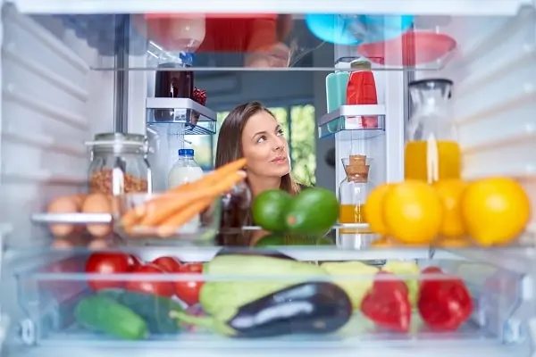 refrigerator door won't close automatically