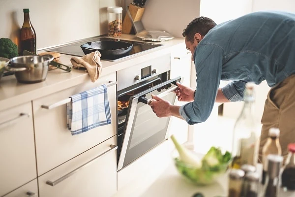 oven turns on but doesn't get hot